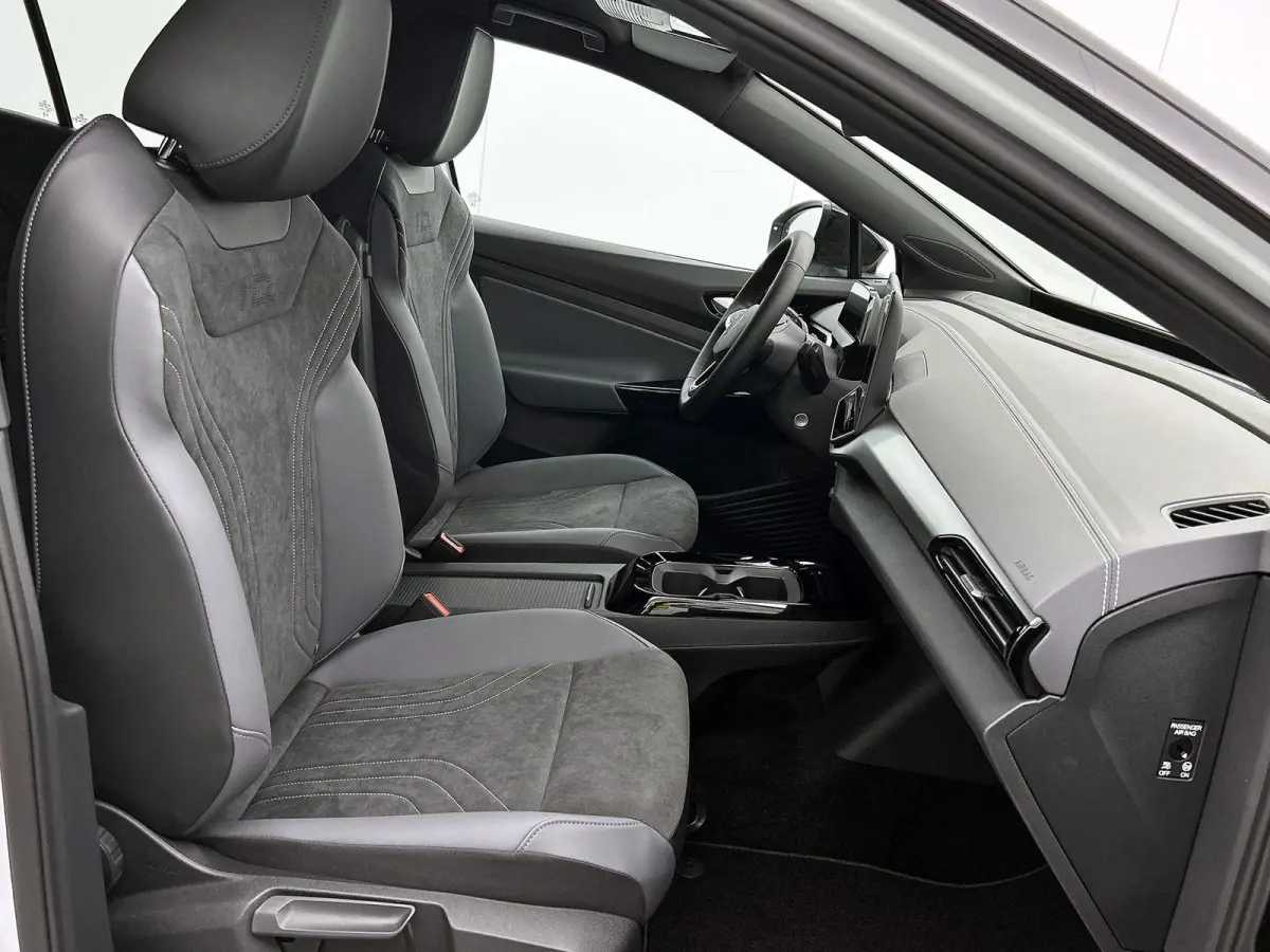Pro Limited Edition 77 kWh 286 PK | Trekhaak | Apple Carplay draadloos | Camera | Keyless access | Dodehoeksensoren | Navigatie | Android Auto draadloos | 19" Lichtmetalen velgen | Stoelverw