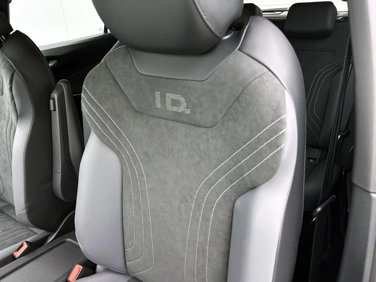 Pro Limited Edition 77 kWh 286 PK | Trekhaak | Apple Carplay draadloos | Camera | Keyless access | Dodehoeksensoren | Navigatie | Android Auto draadloos | 19" Lichtmetalen velgen | Stoelverw