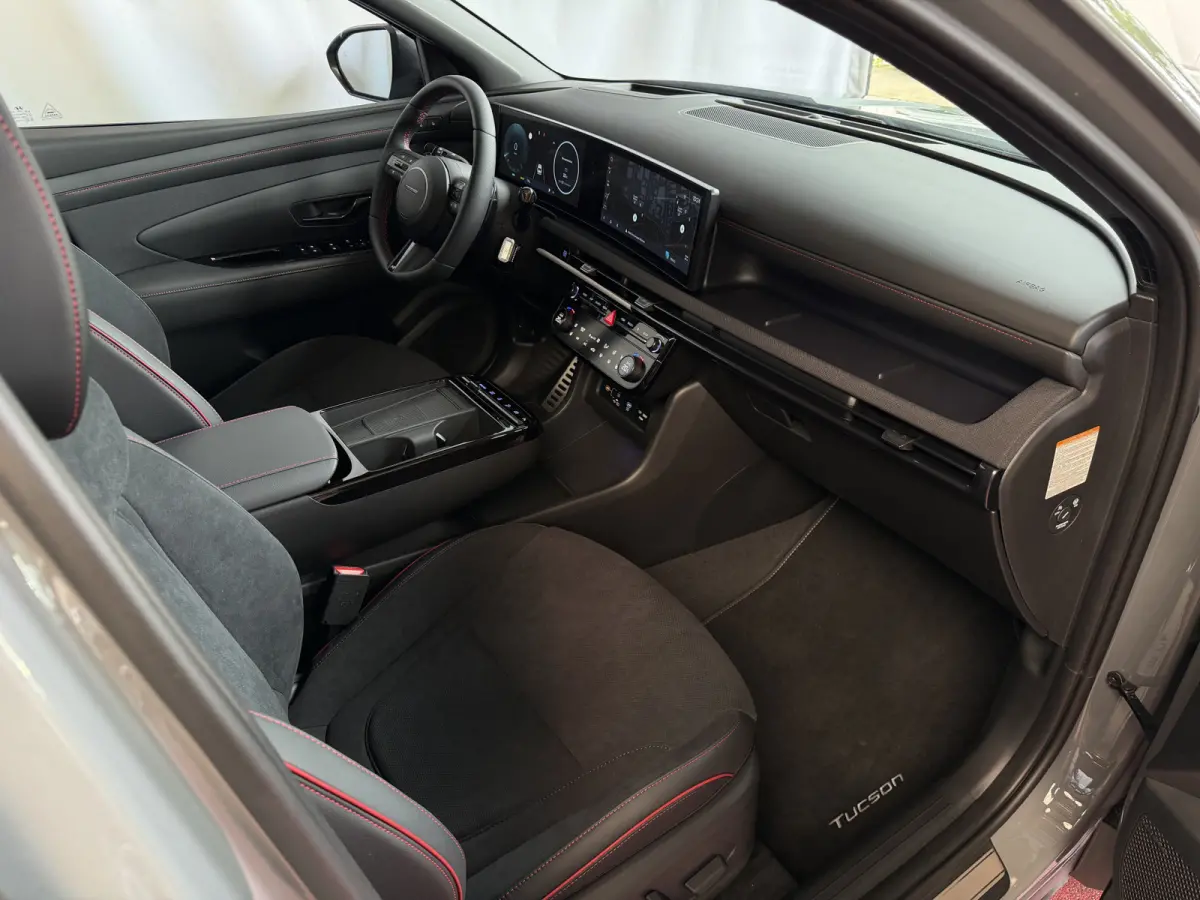 ONGEBRUIKTE AUTO 1.6 T-GDI PHEV N-LINE CAMERA ELEK.KLEP ELEK.STOEL/GEHEUG.VERW/GEKOELD SUBWFR 19''LMV ZWARTE HEMEL STUURVERW. PLUG IN HYBRIDE