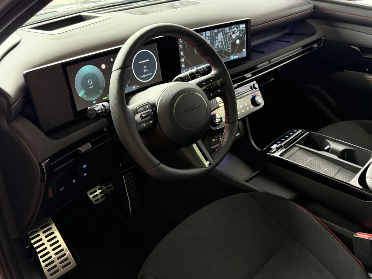 NIEUWE AUTO 1.6 T-GDI PHEV N-LINE 360.CAMERA ELEK.KLEP ELEK.STOEL/GEHEUGEN VERWARMD/KOELING SUBWFR 19"LMV ZWARTE HEMEL STUURVERW. PLUG IN HYBRIDE