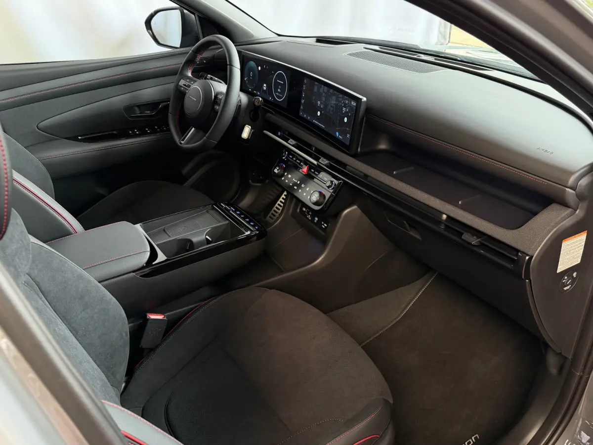 NIEUWE AUTO 1.6 T-GDI PHEV N-LINE 360.CAMERA ELEK.KLEP ELEK.STOEL/GEHEUGEN VERWARMD/KOELING SUBWFR 19"LMV ZWARTE HEMEL STUURVERW. PLUG IN HYBRIDE