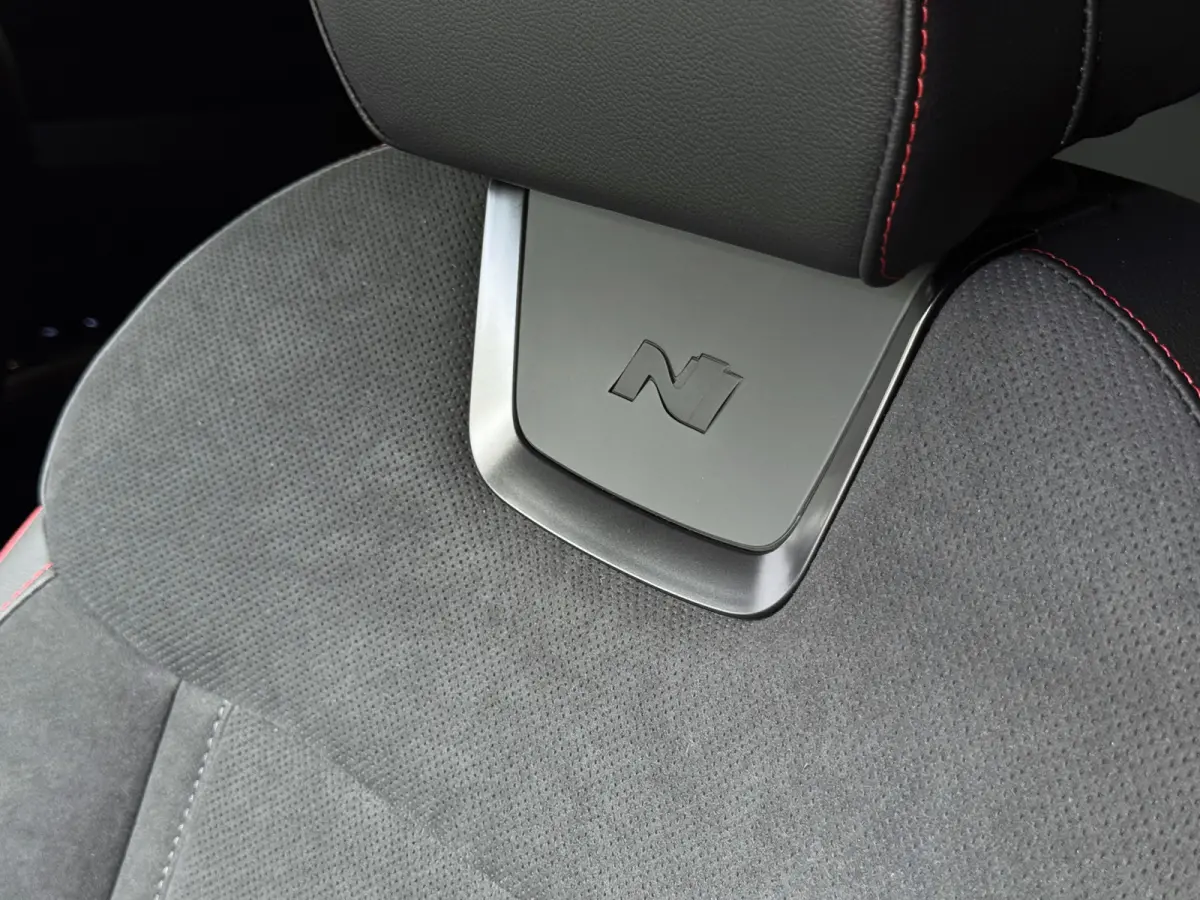 NIEUWE AUTO 1.6 T-GDI PHEV N-LINE 360.CAMERA ELEK.KLEP ELEK.STOEL/GEHEUGEN VERWARMD/KOELING SUBWFR 19"LMV ZWARTE HEMEL STUURVERW. PLUG IN HYBRIDE