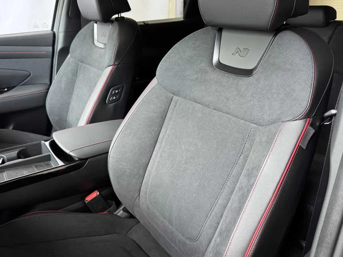 NIEUWE AUTO 1.6 T-GDI PHEV N-LINE 360.CAMERA ELEK.KLEP ELEK.STOEL/GEHEUGEN VERWARMD/KOELING SUBWFR 19"LMV ZWARTE HEMEL STUURVERW. PLUG IN HYBRIDE