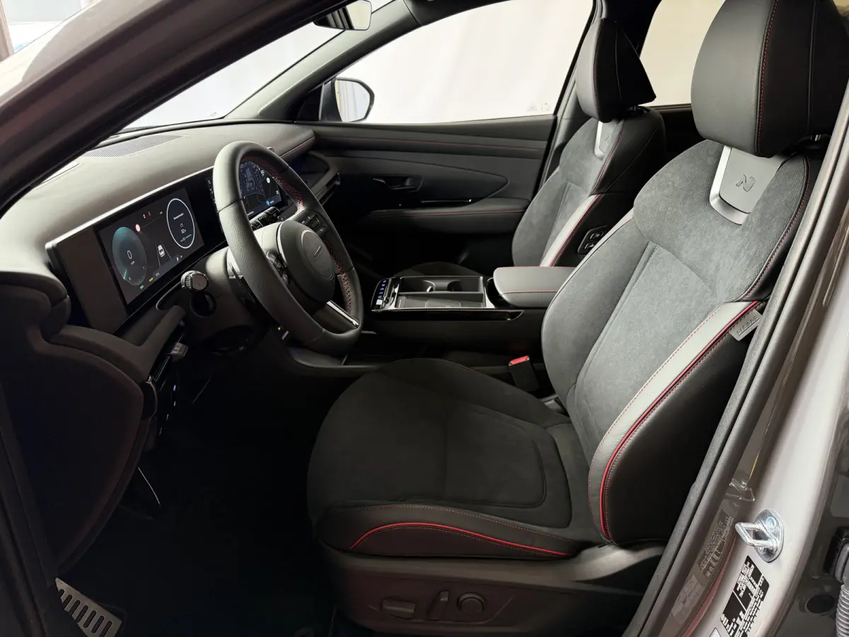 NIEUWE AUTO 1.6 T-GDI PHEV N-LINE 360.CAMERA ELEK.KLEP ELEK.STOEL/GEHEUGEN VERWARMD/KOELING SUBWFR 19"LMV ZWARTE HEMEL STUURVERW. PLUG IN HYBRIDE
