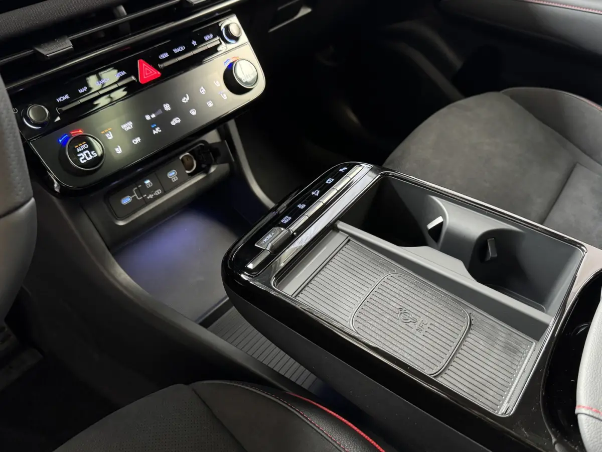 NIEUWE AUTO 1.6 T-GDI PHEV N-LINE 360CAM ELEK.KLEP ELEK.STOEL MET GEHEUGEN VERWARMD/KOELING SUBWOOFER 19" LMV ZWARTE HEMEL STUURVERW. PLUG IN HYBRIDE