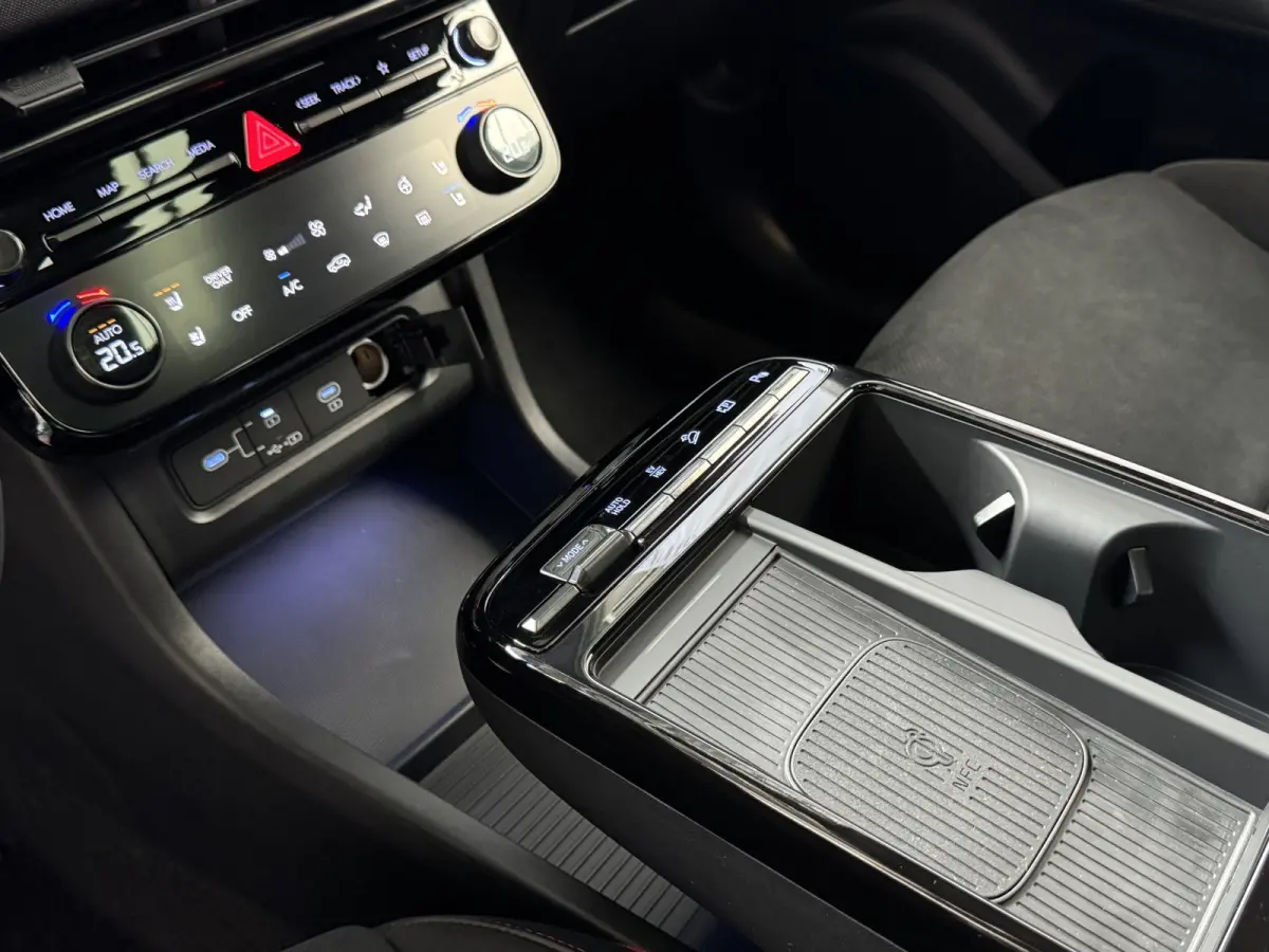 NIEUWE AUTO 1.6 T-GDI PHEV N-LINE 360CAM ELEK.KLEP ELEK.STOEL MET GEHEUGEN VERWARMD/KOELING SUBWOOFER 19" LMV ZWARTE HEMEL STUURVERW. PLUG IN HYBRIDE