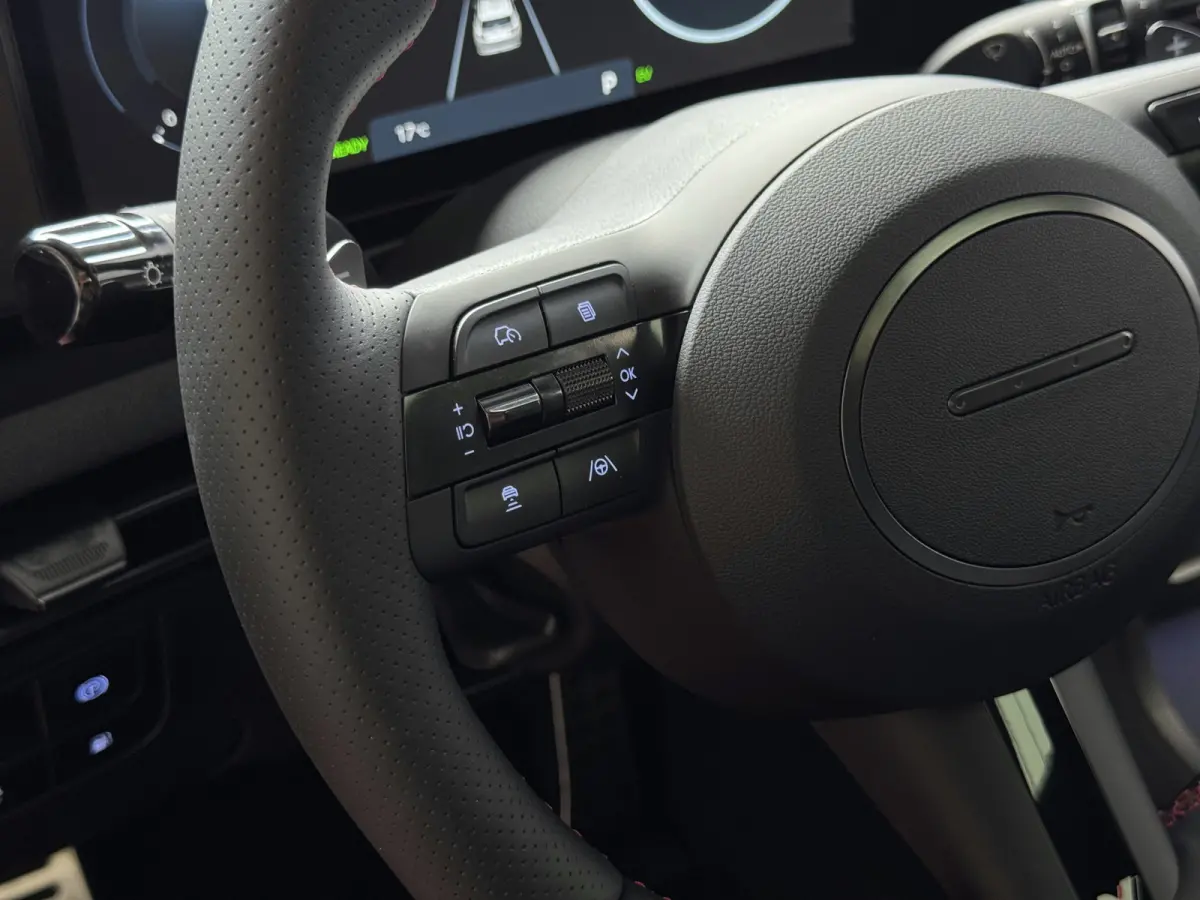 NIEUWE AUTO 1.6 T-GDI PHEV N-LINE 360CAM ELEK.KLEP ELEK.STOEL MET GEHEUGEN VERWARMD/KOELING SUBWOOFER 19" LMV ZWARTE HEMEL STUURVERW. PLUG IN HYBRIDE