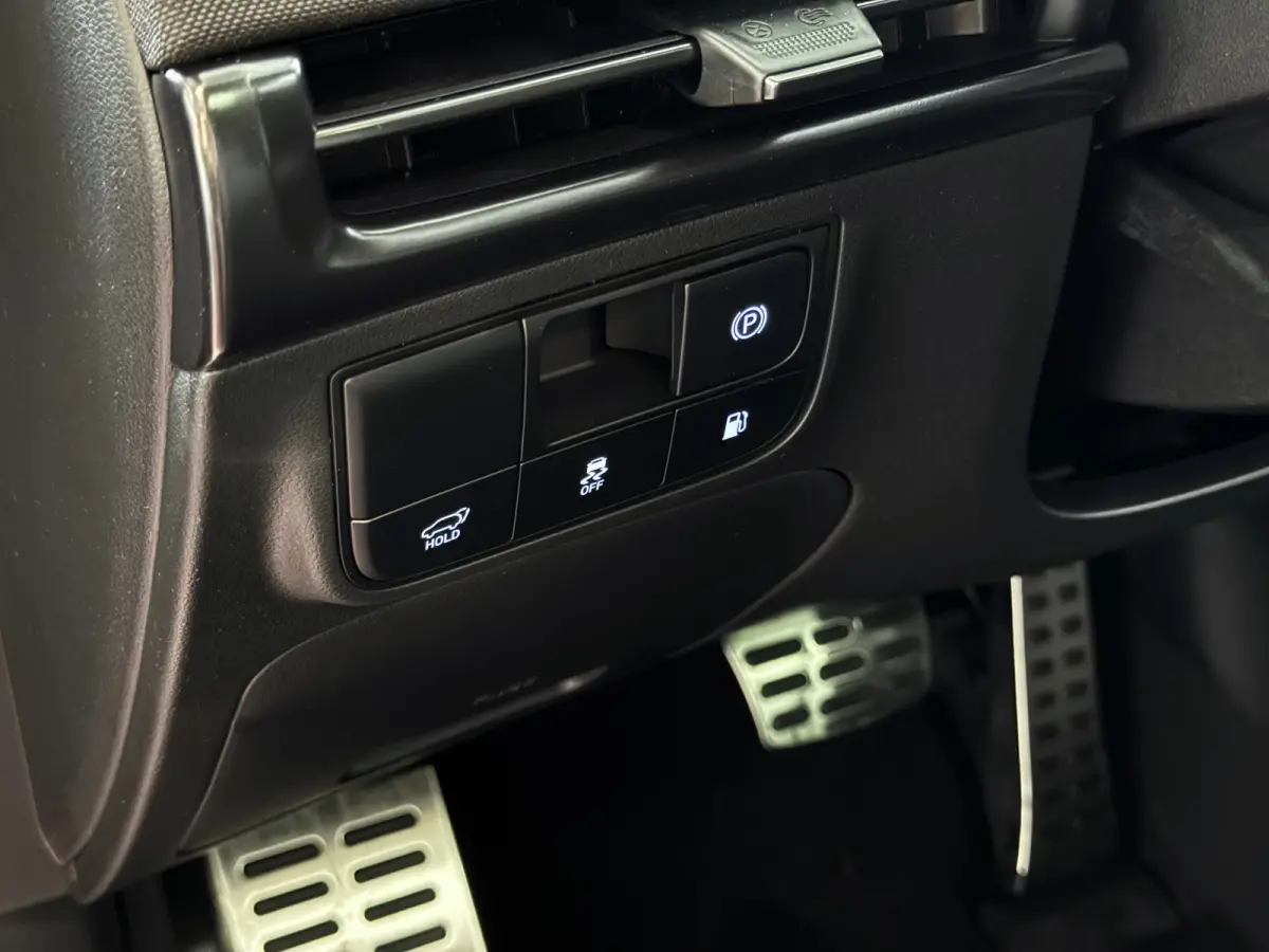 NIEUWE AUTO 1.6 T-GDI PHEV N-LINE 360CAM ELEK.KLEP ELEK.STOEL MET GEHEUGEN VERWARMD/KOELING SUBWOOFER 19" LMV ZWARTE HEMEL STUURVERW. PLUG IN HYBRIDE