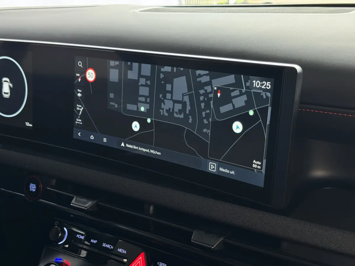 NIEUWE AUTO 1.6 T-GDI PHEV N-LINE 360CAM ELEK.KLEP ELEK.STOEL MET GEHEUGEN VERWARMD/KOELING SUBWOOFER 19" LMV ZWARTE HEMEL STUURVERW. PLUG IN HYBRIDE