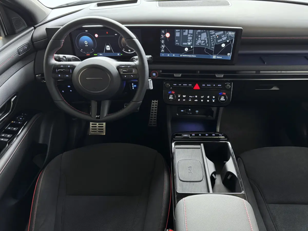 1.6 T-GDI PHEV LUXE N-LINE NIEUWE AUTO 360° CAMERA ELEK.KLEP ELEK.STOEL MET GEHEUGEN VERWARMD SUBWOOFER 19" LMV ZWARTE HEMEL STUURVERW. PLUG IN HYBRIDE