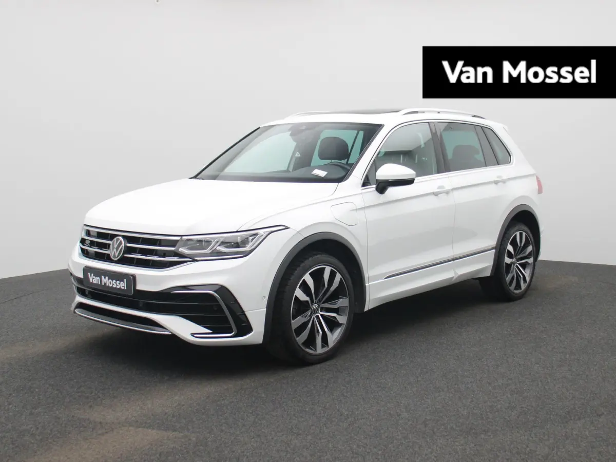 1.4 TSI eHybrid R-Line Business+ 245 PK| Panoramadak | Trekhaak | LED Matrix | Dodehoek Detectie | Navigatie | Stoelverwarming | Achteruitrijcamera | Stuurwielverwarming | Dynamic Chassis Co