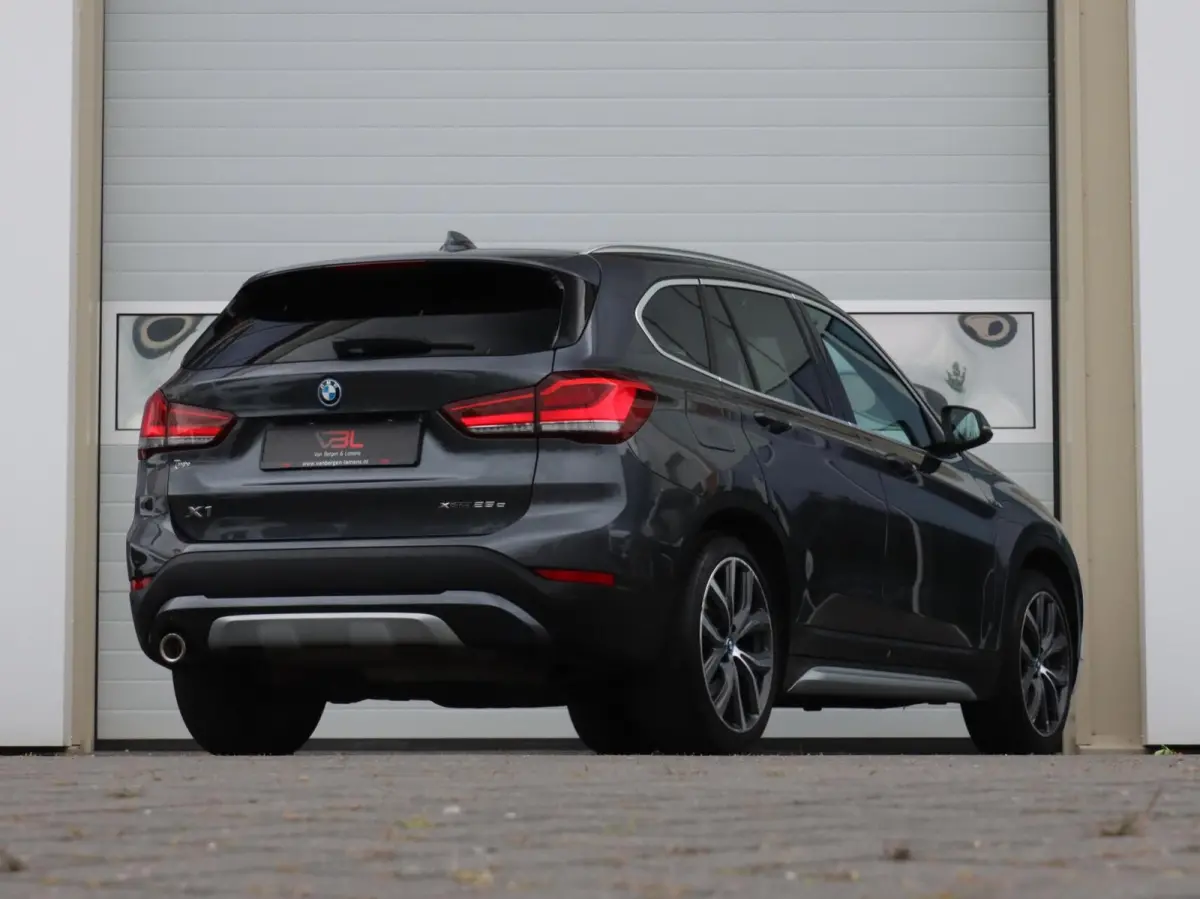 xDrive25e High Executive | Panoramadak | SOH 89% | Apple Carplay