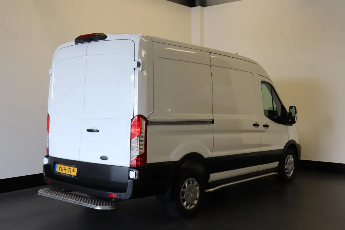 2.0 TDCI 130PK L2H2 EURO 6 - Airco - Navi - Cruise - € 13.900,- Excl.
