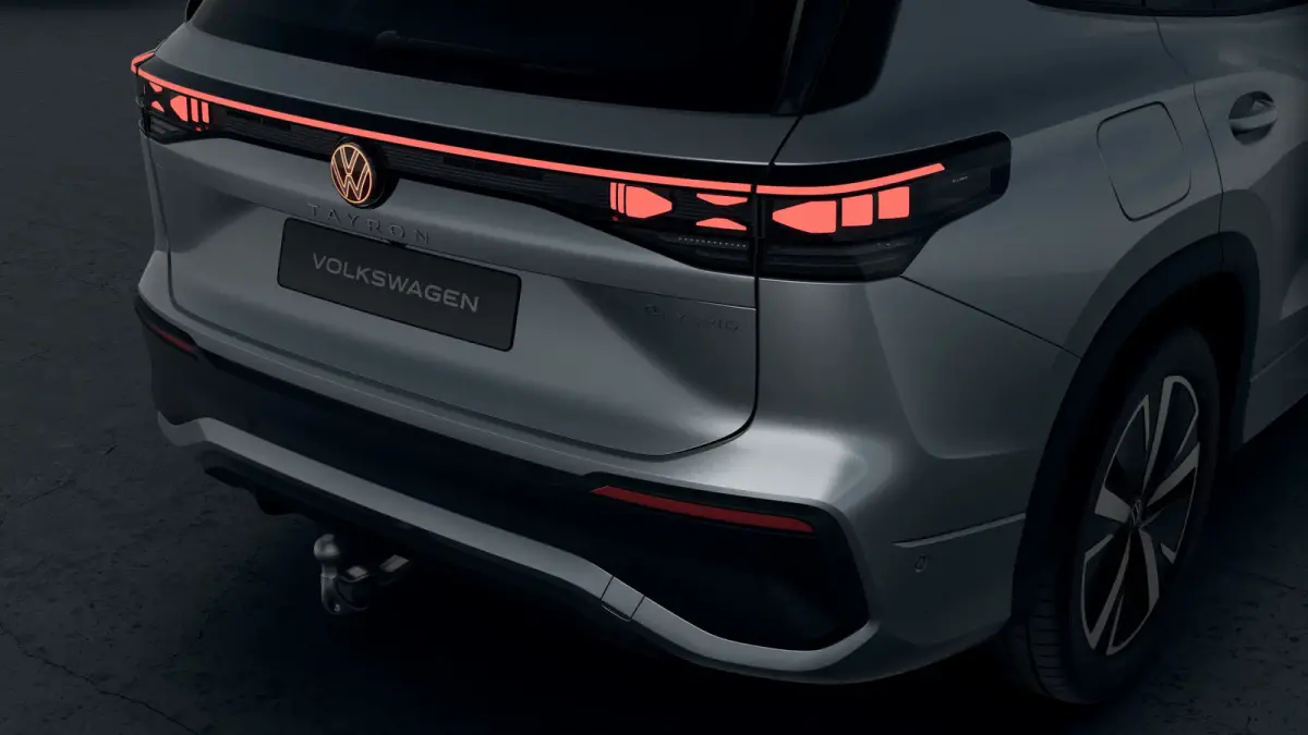 Life Edition | 'App-Connect' draadloze smartphone integratie | Automatische afstandsregeling (Adaptive Cruise Control) | Buitenspiegels elektrisch instel-, verwarm- en inklapbaar