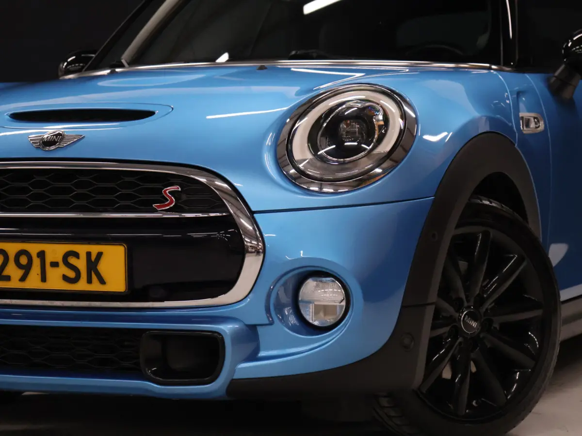 Mini 2.0 S Chili Serious Business [HARMAN/KARDON, HEAD-UP, SFEERVERLICHTING, ADAPTIVE CRUISE, STOELVERWARMING, CAMERA, JCW-STUUR, PDC V+A, VOL LEDER, BLUETOOTH, CLIMATE, NIEUWSTAAT]