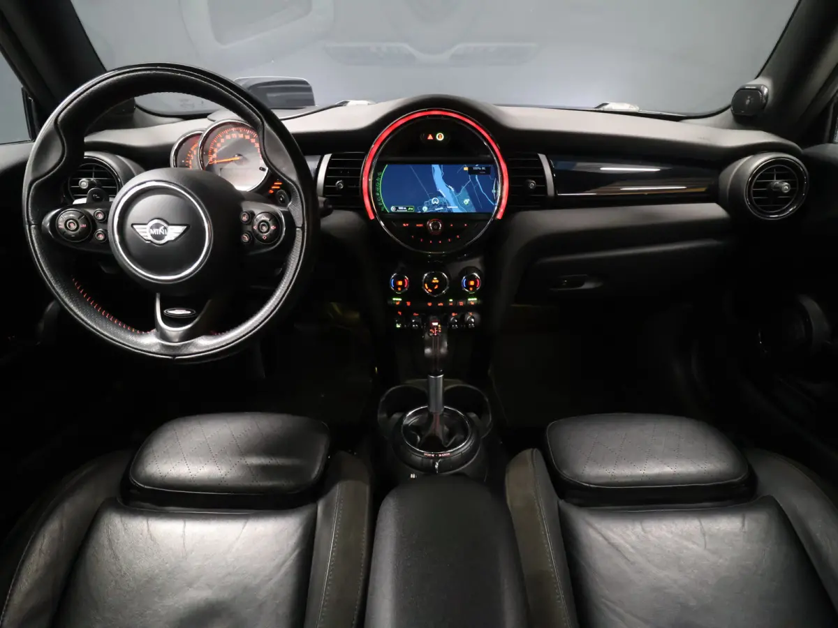 Mini 2.0 S Chili Serious Business [HARMAN/KARDON, HEAD-UP, SFEERVERLICHTING, ADAPTIVE CRUISE, STOELVERWARMING, CAMERA, JCW-STUUR, PDC V+A, VOL LEDER, BLUETOOTH, CLIMATE, NIEUWSTAAT]