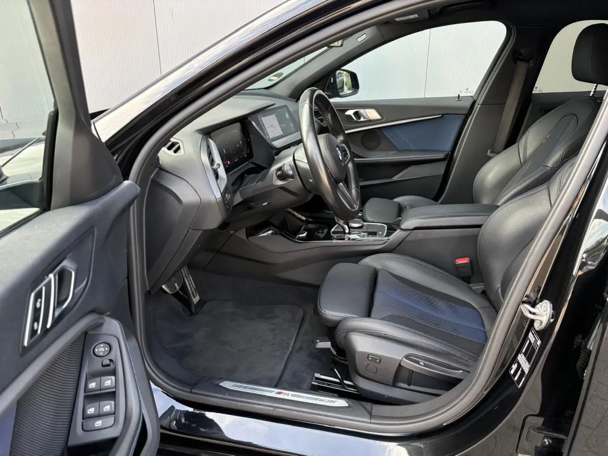 118i 140PK Automaat Executive Edition M-Sport Sportstoelen/Parkeerhulp/Navigatie/Cruise-control