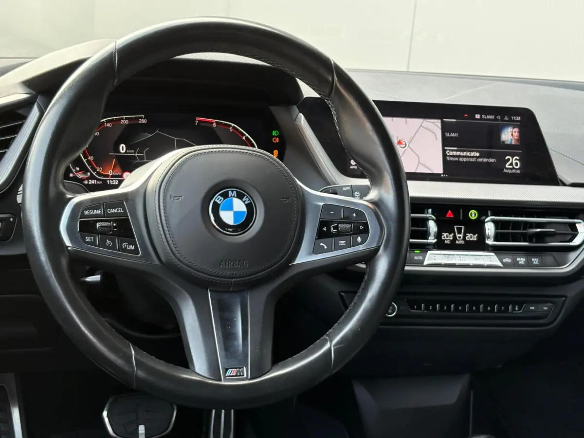 118i 140PK Automaat Executive Edition M-Sport Sportstoelen/Parkeerhulp/Navigatie/Cruise-control