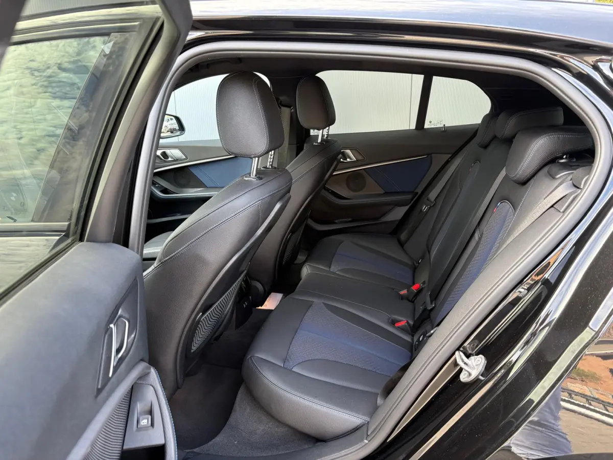 118i 140PK Automaat Executive Edition M-Sport Sportstoelen/Parkeerhulp/Navigatie/Cruise-control