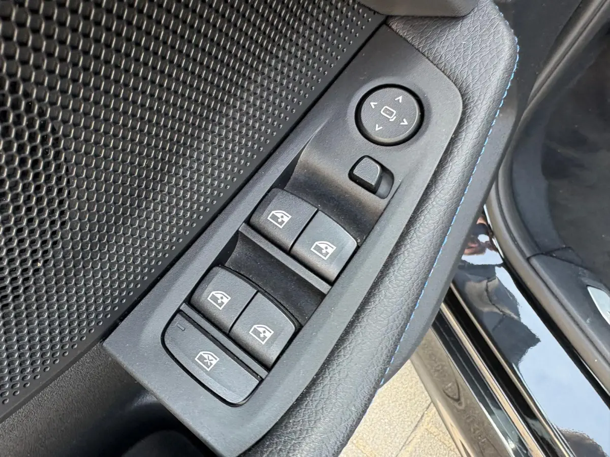 118i 140PK Automaat Executive Edition M-Sport Sportstoelen/Parkeerhulp/Navigatie/Cruise-control