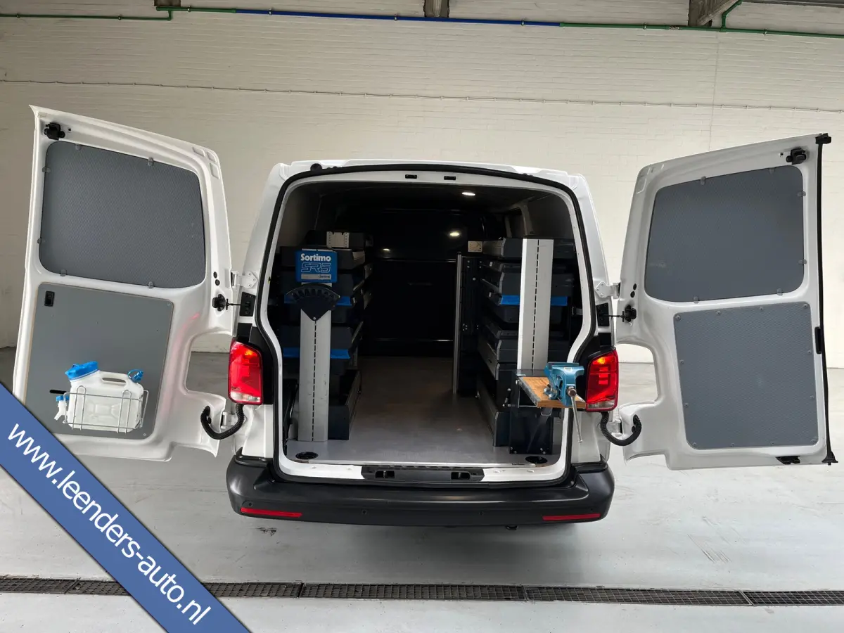 Automaat DSG Servicewagen 2.0 TDI 150pk L2H1 3Persoons Sortimo Inrichting, Airco, Navigatie, RIJKLAARPRIJS!