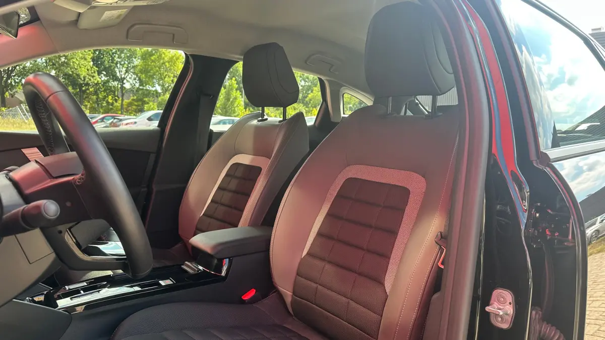 Business 156pk Extended range 54 kWh | Adaptive Cruise Control | Climate Control | Stoelverwarming Voor | Achteruitrij Camera | Apple Carplay / Android Auto | Achteruitrijcamera | Airco (aut