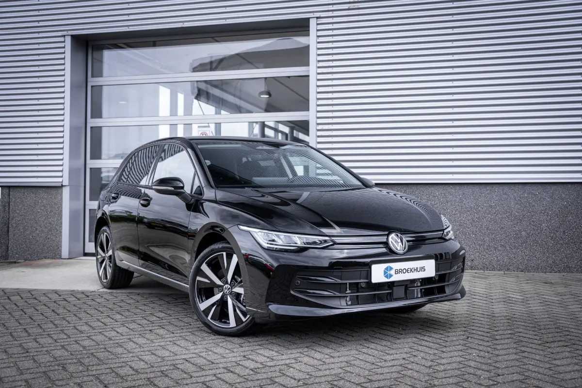 Life Edition eHybrid | TREKHAAK | ADAPT.CRUISE | CAMERA | APP.CONNECT | KEYLESS | FULL.LED | DAB |