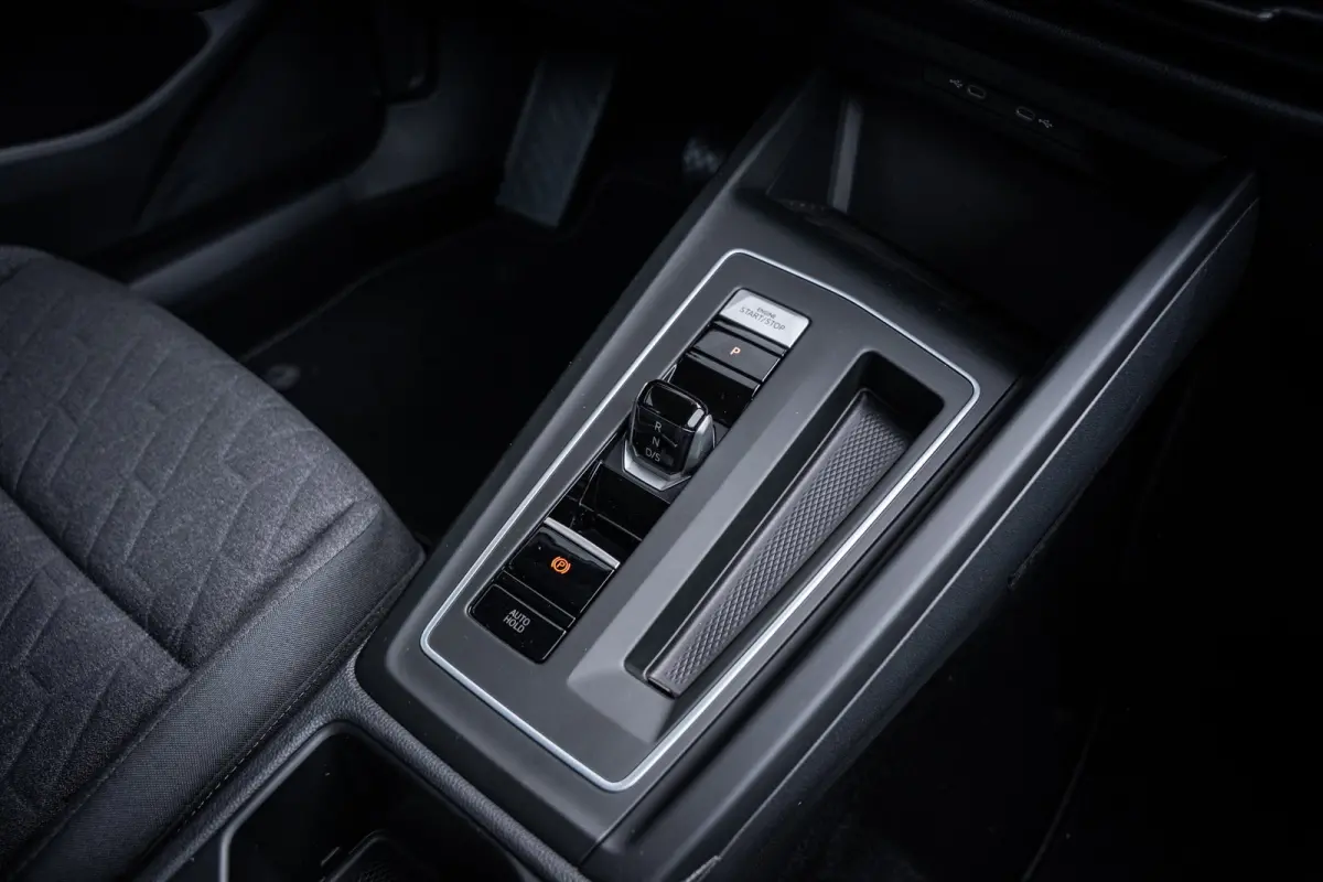 Life Edition eHybrid | TREKHAAK | ADAPT.CRUISE | CAMERA | APP.CONNECT | KEYLESS | FULL.LED | DAB |