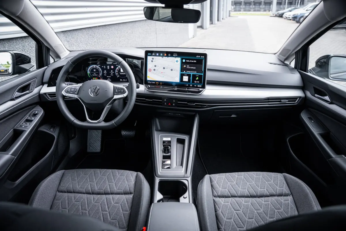 Life Edition eHybrid | TREKHAAK | ADAPT.CRUISE | CAMERA | APP.CONNECT | KEYLESS | FULL.LED | DAB |