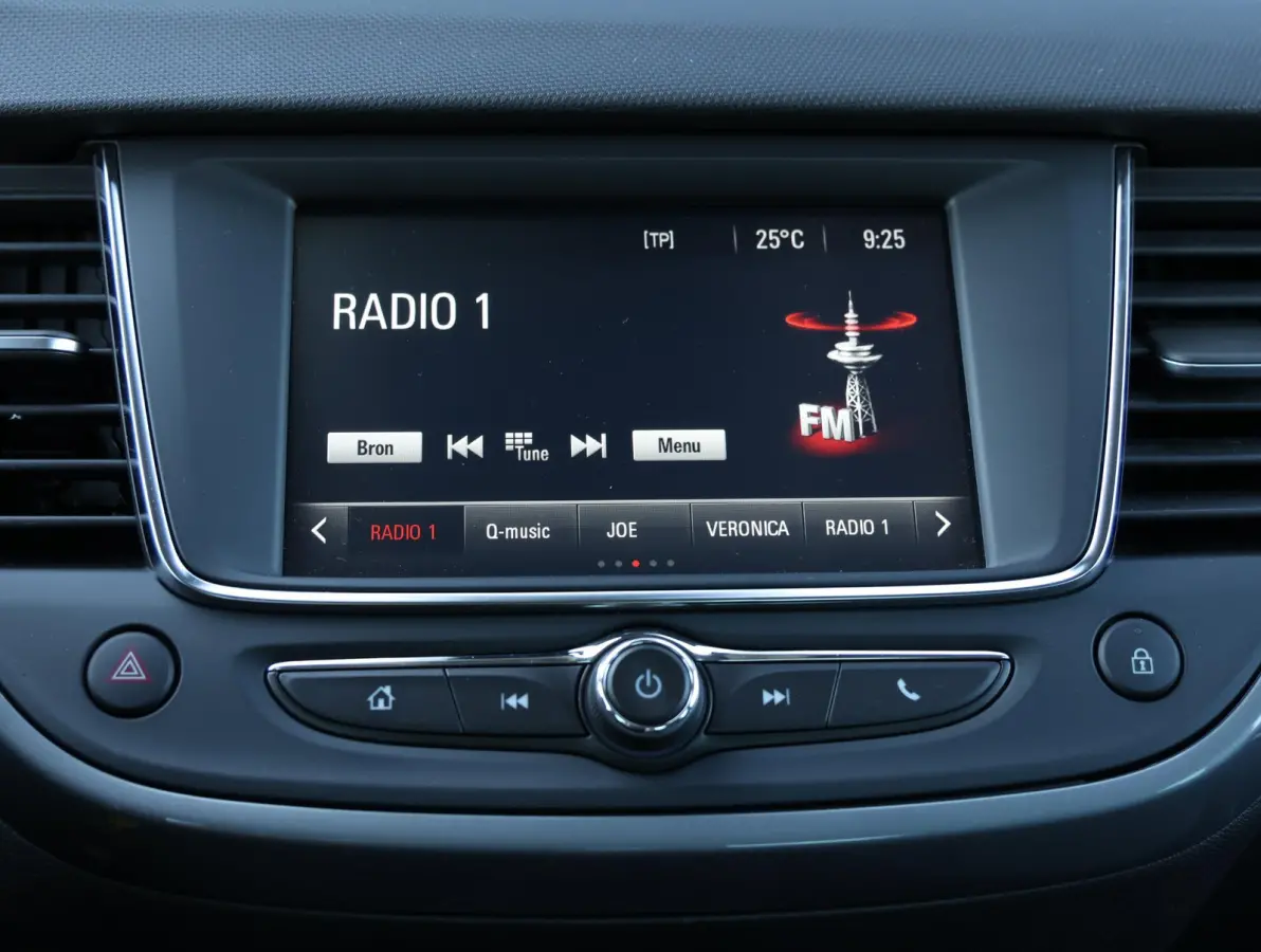 110pk Level 3 Trekhaak | unieke kilometers | Camera | AGR stoel | Climate | 16"LMV | Navigatie via Apple Carplay & Android |