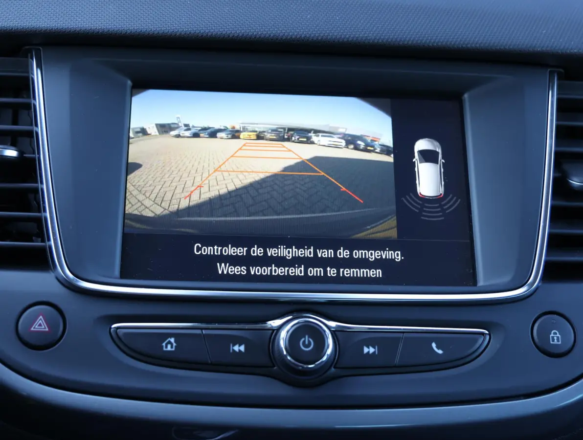 110pk Level 3 Trekhaak | unieke kilometers | Camera | AGR stoel | Climate | 16"LMV | Navigatie via Apple Carplay & Android |