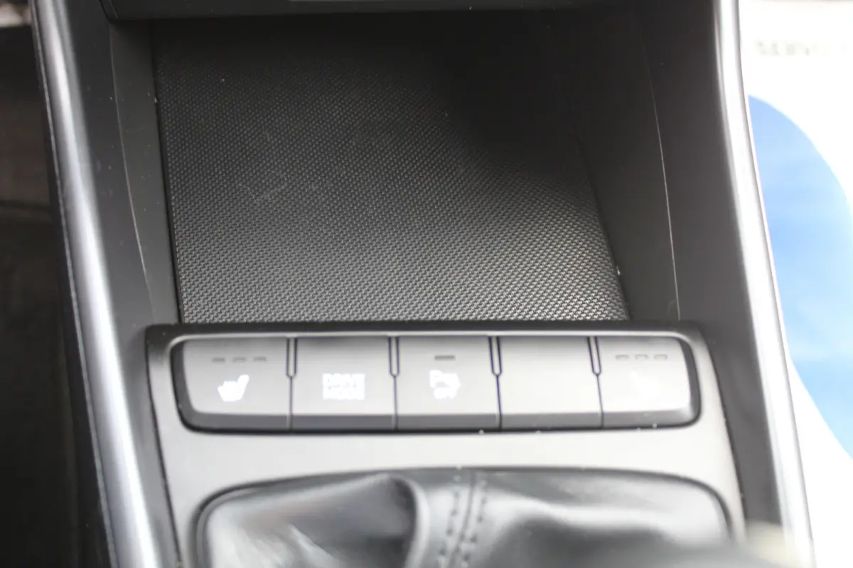 1.0 T-GDI Premium Sky DAB l Extra getint glas achter l