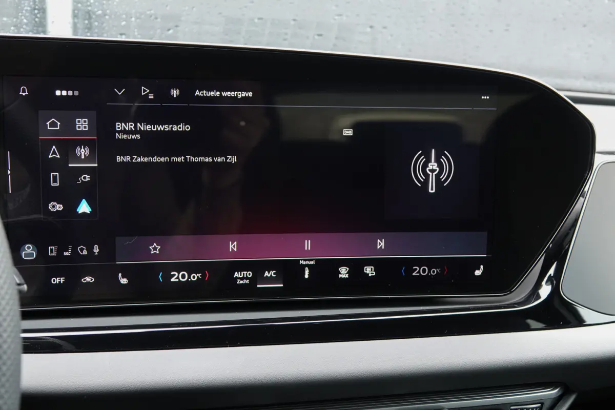 e-hybrid 299Pk | Quattro | MMI Bijrijdersdisplay | 360° Camera | AWD-Besturing | Midnight Green | 21''