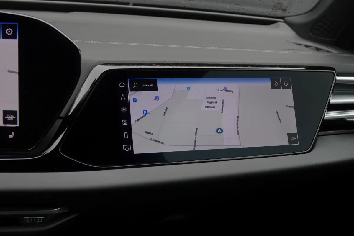 e-hybrid 299Pk | Quattro | MMI Bijrijdersdisplay | 360° Camera | AWD-Besturing | Midnight Green | 21''