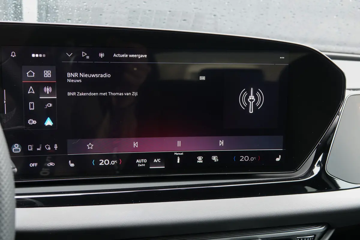 e-hybrid 299Pk | Quattro | MMI Bijrijdersdisplay | 360° Camera | AWD-Besturing | Midnight Green | 21''