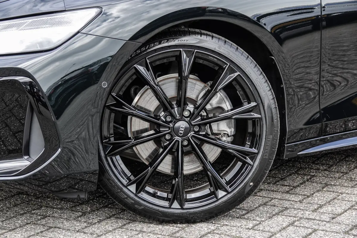 e-hybrid 299Pk | Quattro | MMI Bijrijdersdisplay | 360° Camera | AWD-Besturing | Midnight Green | 21''