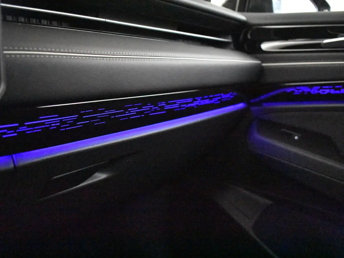 Limited Edition Plus | Koplampverlichting LED Matrix (IQ.Light) | Sfeerverlichting interieur (30 kleuren instelbaar) | Voorstoelen, verwarmbaar