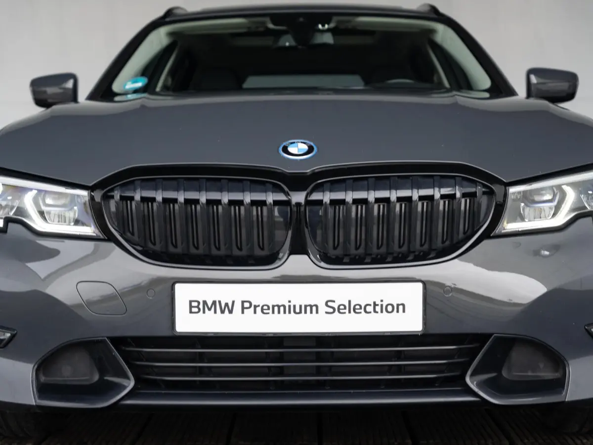 330e SoH 90% | Innovationspakket | Comfort Access | Achteruitrijcamera | Panoramadak | Stoelverwarming | Head-Up Display | 19 inch | Trekhaak