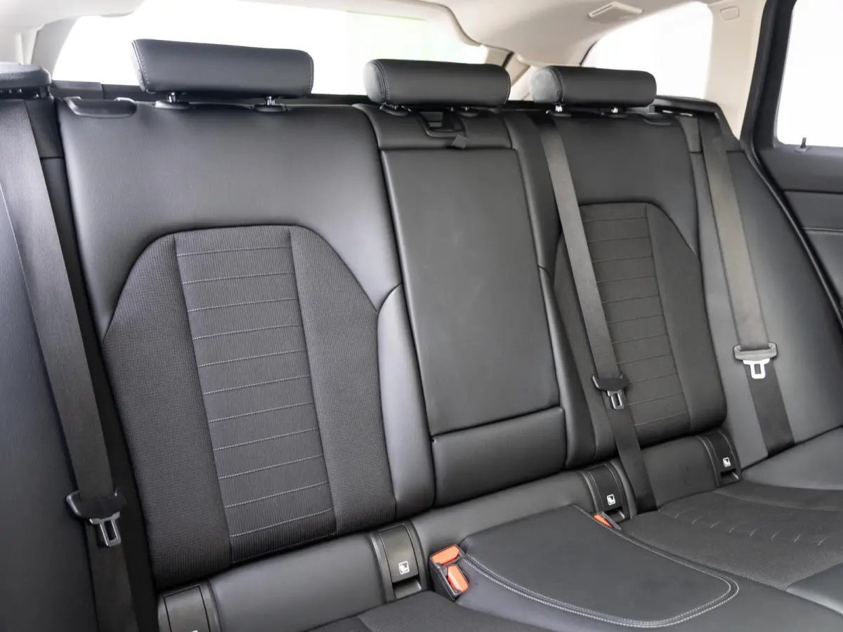 330e SoH 90% | Innovationspakket | Comfort Access | Achteruitrijcamera | Panoramadak | Stoelverwarming | Head-Up Display | 19 inch | Trekhaak