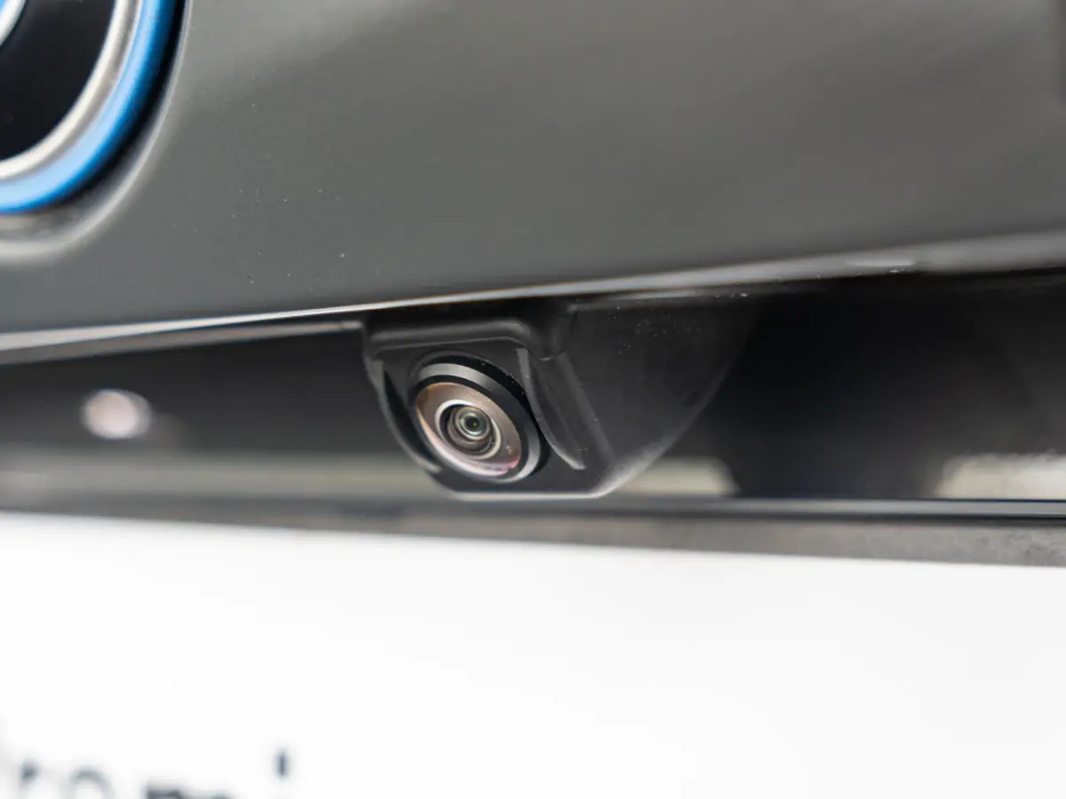 330e SoH 90% | Innovationspakket | Comfort Access | Achteruitrijcamera | Panoramadak | Stoelverwarming | Head-Up Display | 19 inch | Trekhaak