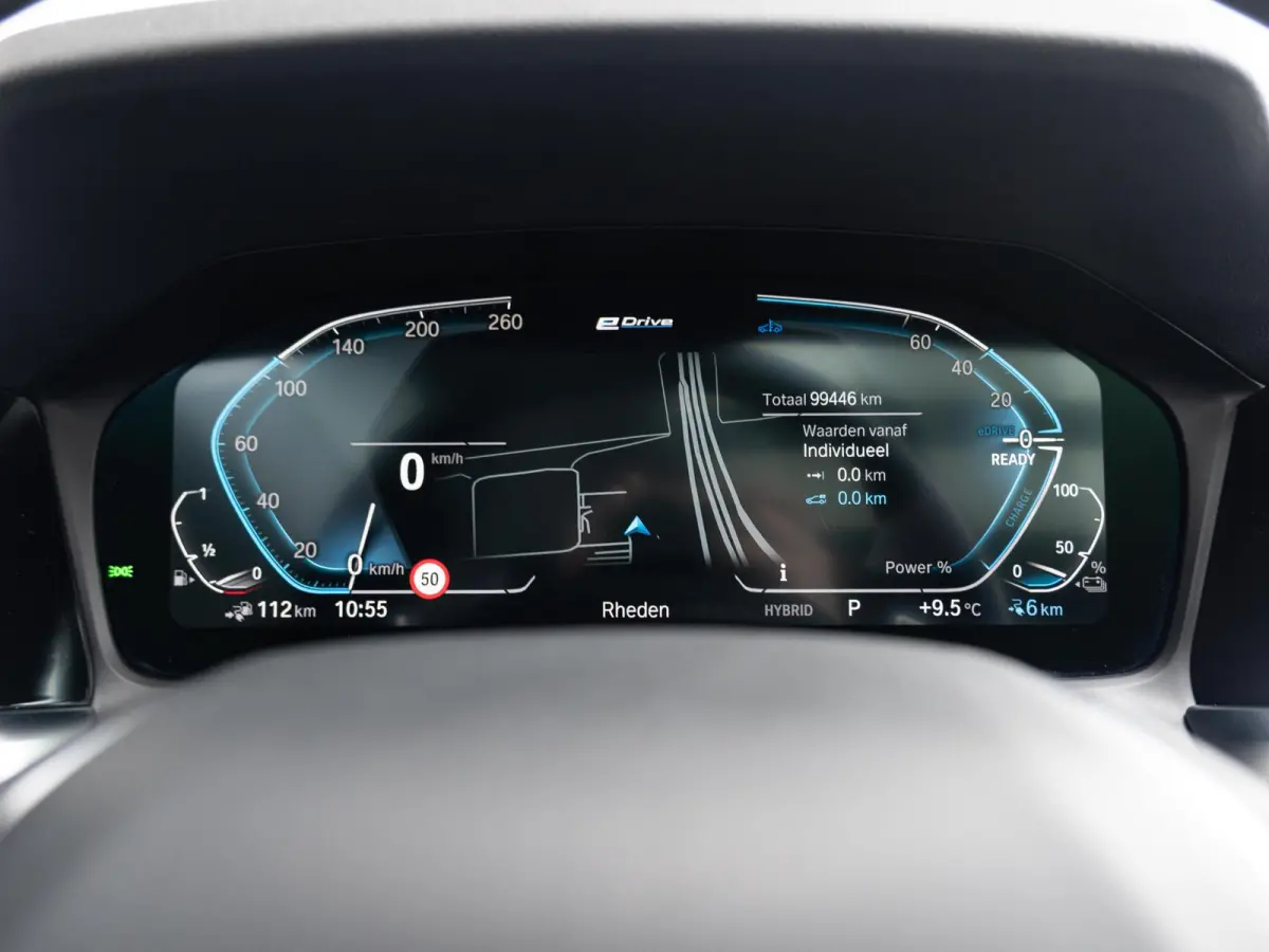 330e SoH 90% | Innovationspakket | Comfort Access | Achteruitrijcamera | Panoramadak | Stoelverwarming | Head-Up Display | 19 inch | Trekhaak