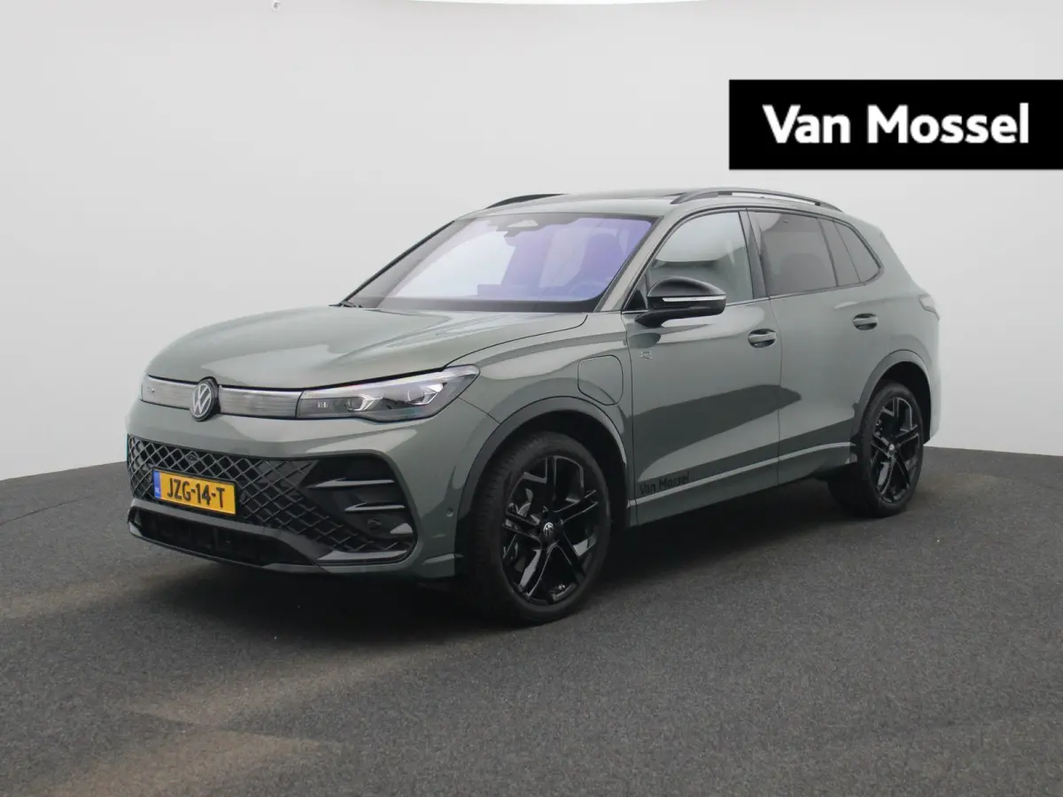 1.5 eHybrid R-Line Edition 272 PK| Origineel Nederlands | 1e Eigenaar | Panoramadak | Trekhaak | Navgatie | Achteruitrijcamera | Dodehoekdetectie | Achterklep Elektrisch