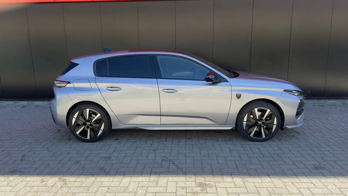 GT | Driver Sport Pack | Elektrische parkeerrem | Extra getinte achterste zijruiten en achterruit