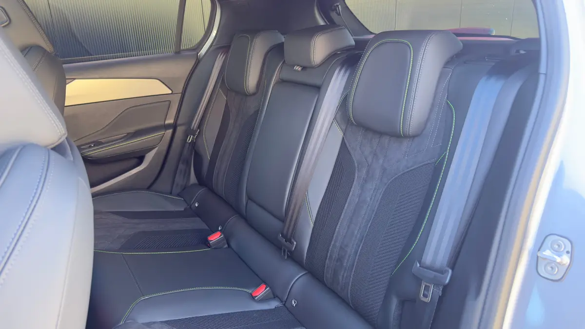 GT | Driver Sport Pack | Elektrische parkeerrem | Extra getinte achterste zijruiten en achterruit