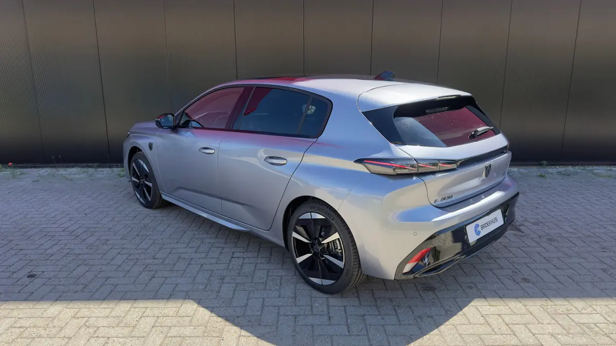 GT | Driver Sport Pack | Elektrische parkeerrem | Extra getinte achterste zijruiten en achterruit
