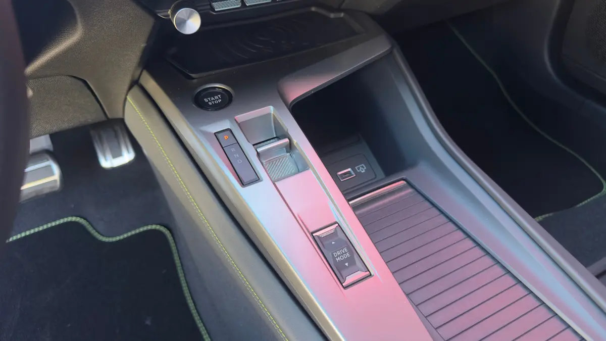 GT | Driver Sport Pack | Elektrische parkeerrem | Extra getinte achterste zijruiten en achterruit