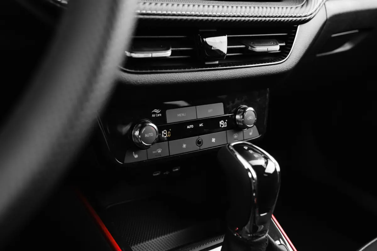 Monte Carlo | Achteruitrijcamera | Cruise control met speedlimiter | Driver Activity Assistant, vermoeidheid waarschuwingssysteem