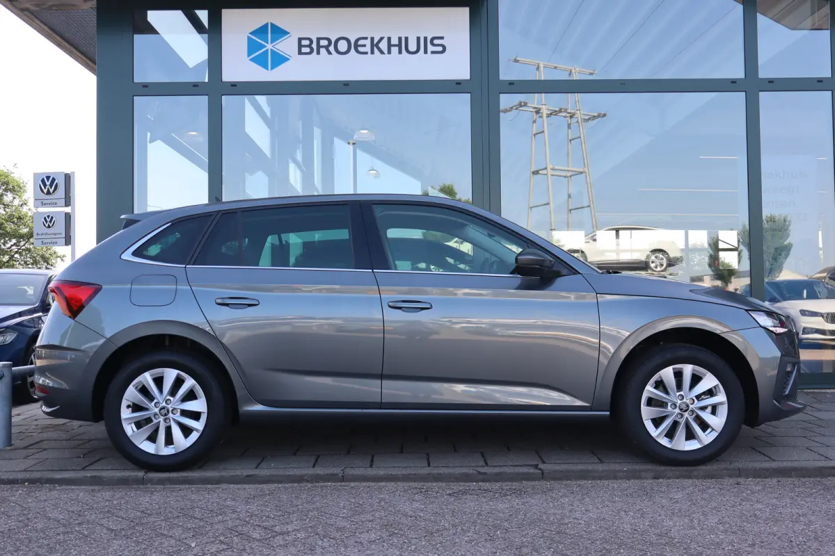 Business Edition | Achteruitrijcamera | Chromen raamlijsten | Cruise control met speedlimiter