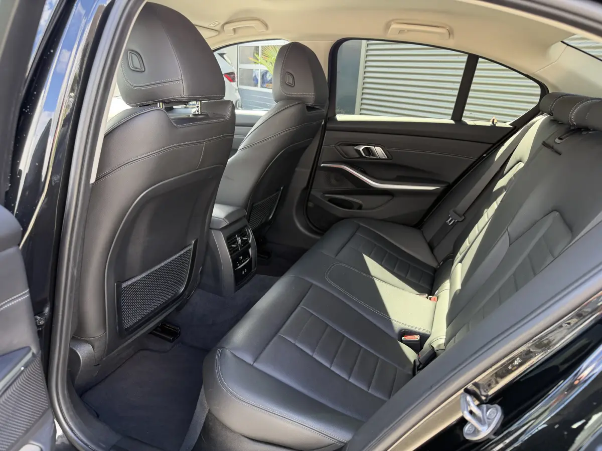 320e Business Edition Plus Sport LineLederen Sportstoelen Carplay Achteruitrijcamera Live cockpit pro