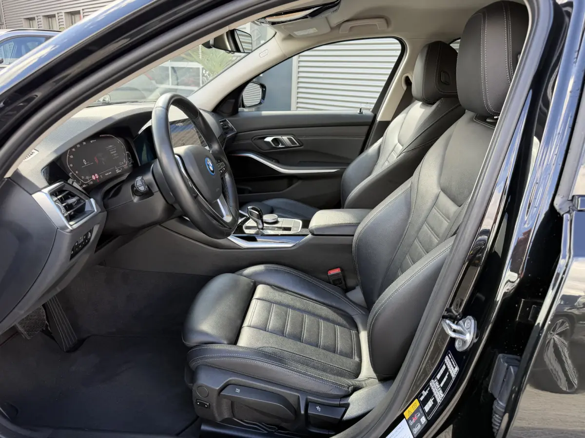 320e Business Edition Plus Sport LineLederen Sportstoelen Carplay Achteruitrijcamera Live cockpit pro